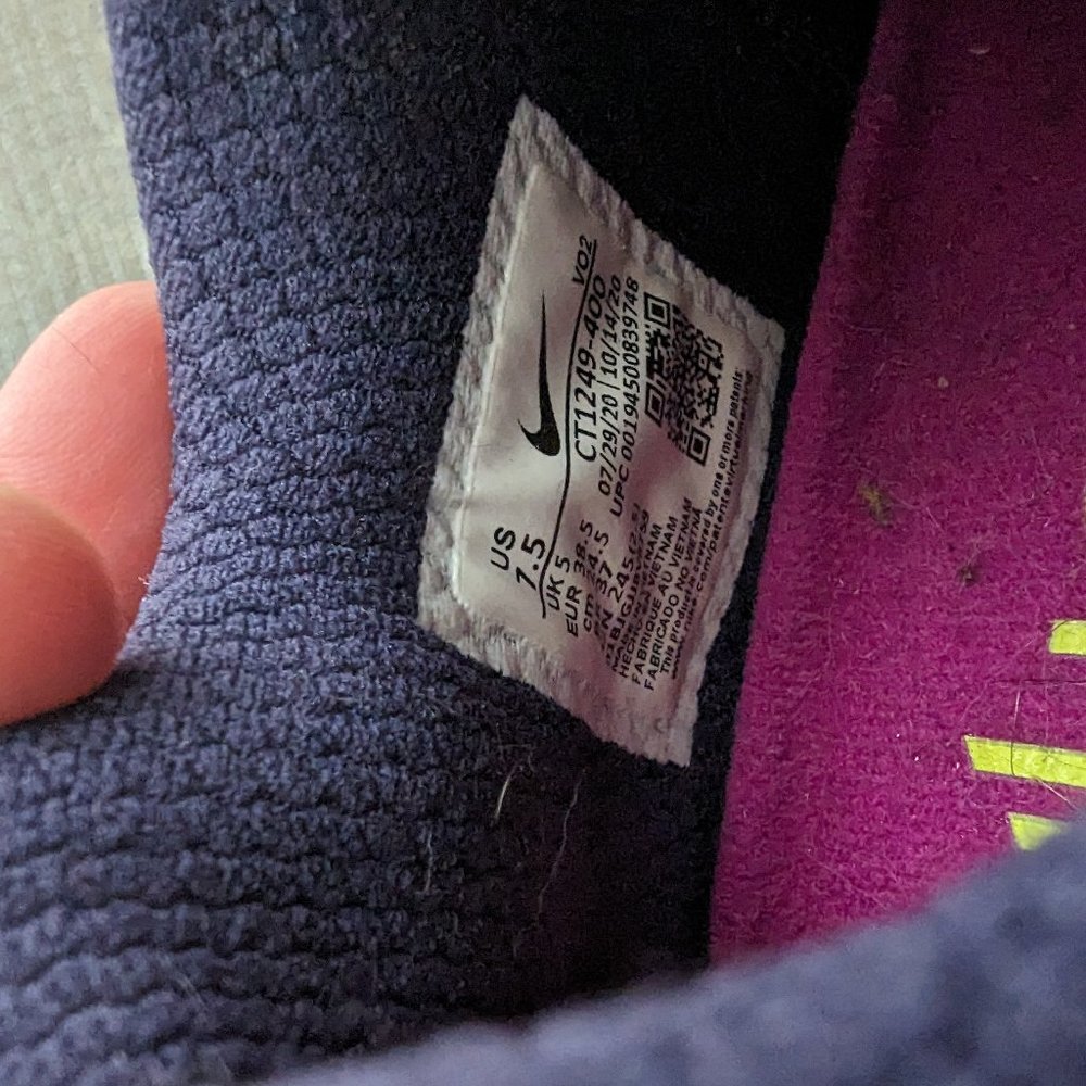 Navy and Violet Nike Metcon Sneakers 7.5 - Picture 6 of 6